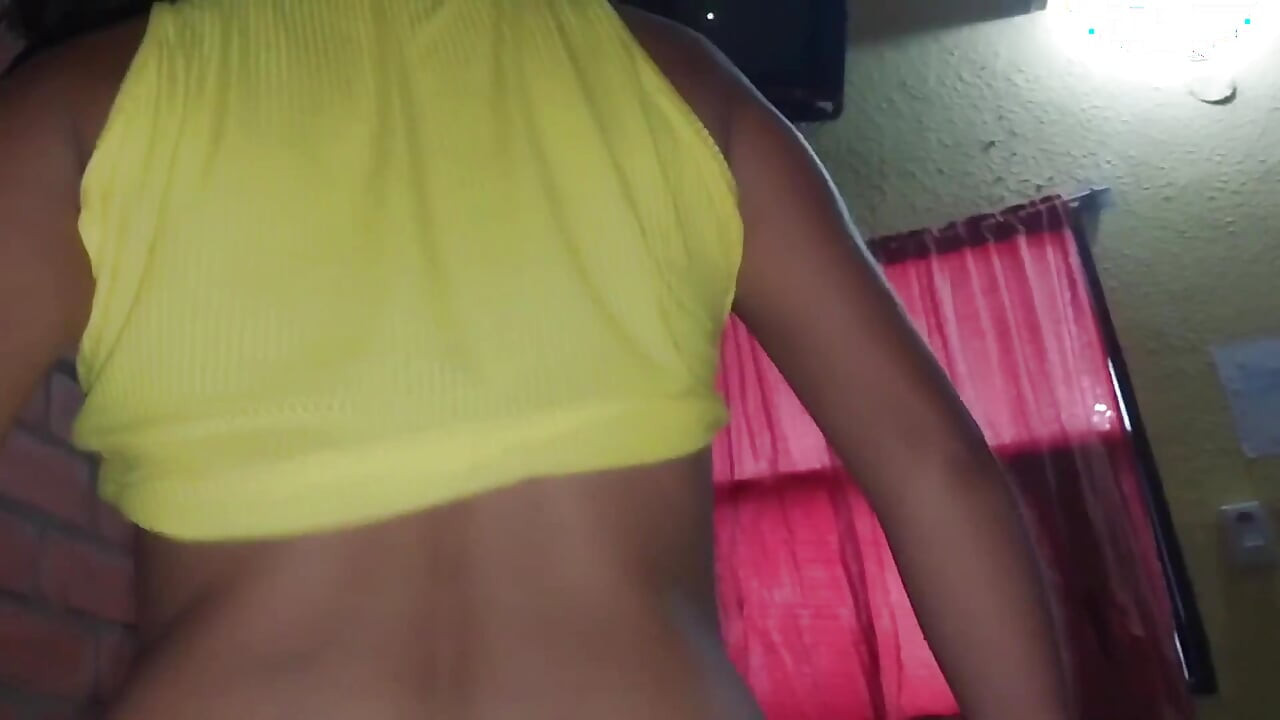 Placení nájemného mojí kundičkou. Pronajímatel mi rozbije kundičku a stříká do mě každý měsíc, aby zaplatil můj nájem