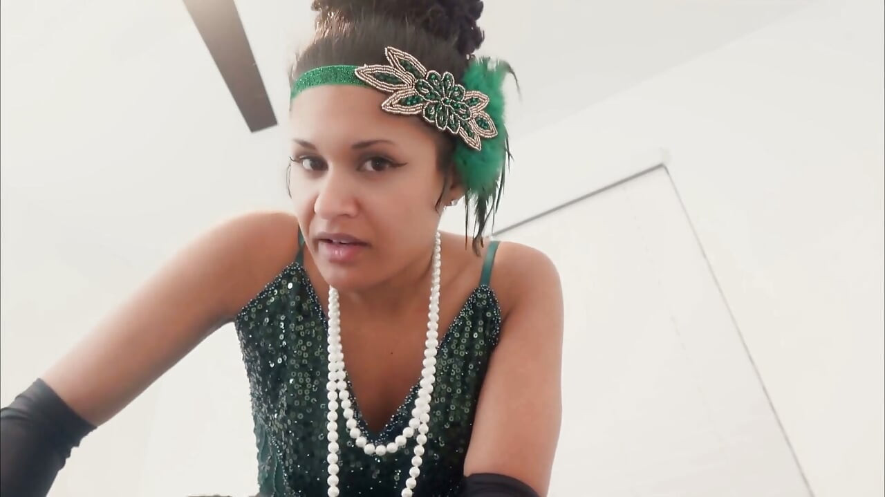 Calissa 1920s Giantess