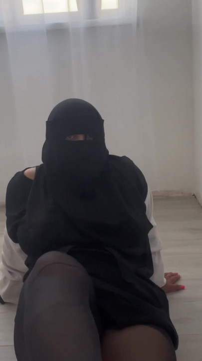 Must-share moment from "Arab Stepmom Gives JOI With Talk"