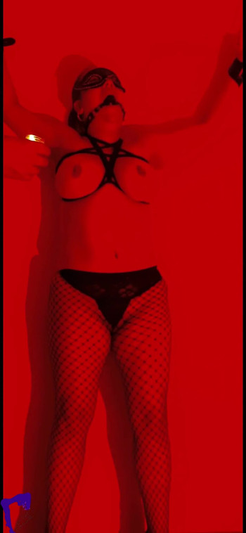 Bundet sex MILF slav används hårt: piskad, hett vax på bröst och hård avsugning för mästare