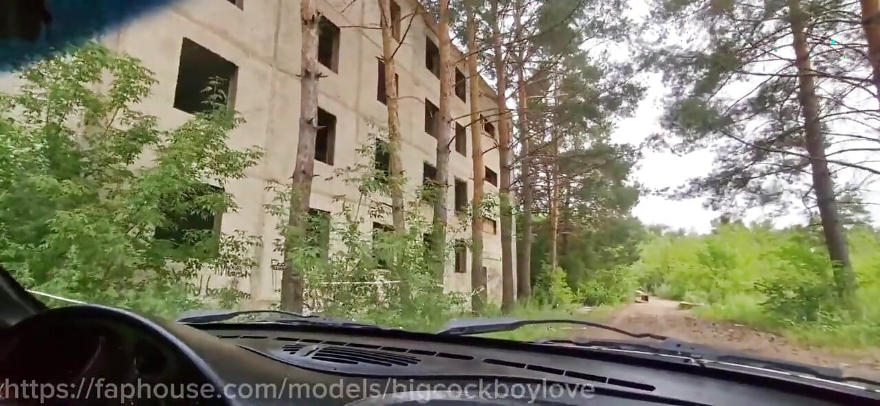 He Fucked a Stranger Hard in an Abandoned Building, Cumming Right in His Ass