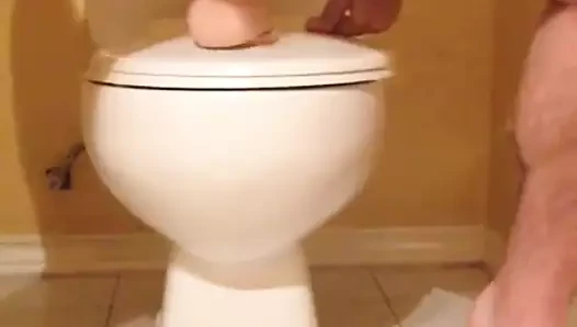 yapay penis üzerinde oturuyor