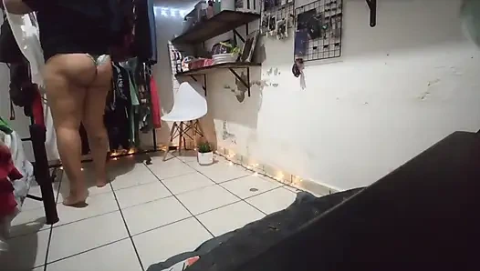 Dicker arsch, brünette mexikanische Faltklamotten in tanga