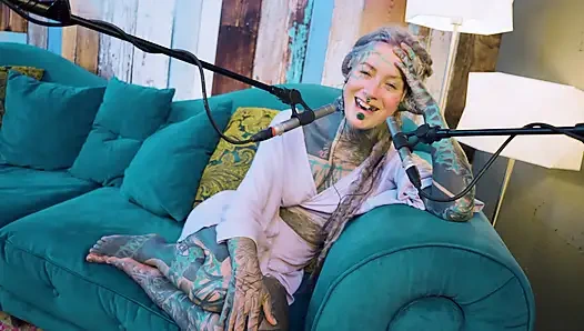 Я говорю о B - Bordem - подкаст ASMR, SFW говорящий готессу худенькая девушка дреды татуированная модель татуированная девушка