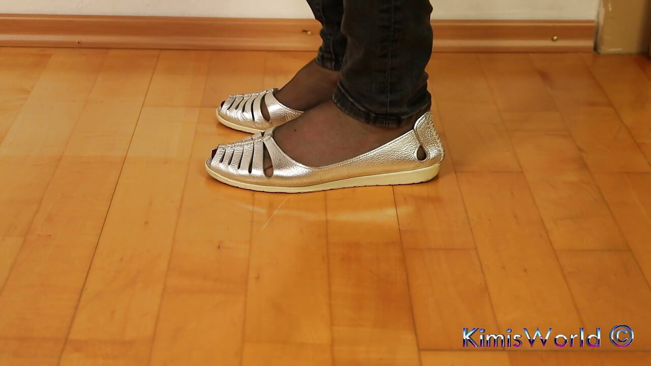 บูชาฝ่าเท้าไนลอน - หยอกล้อเท้าสุดขีด ห้อยและเล่นรองเท้า