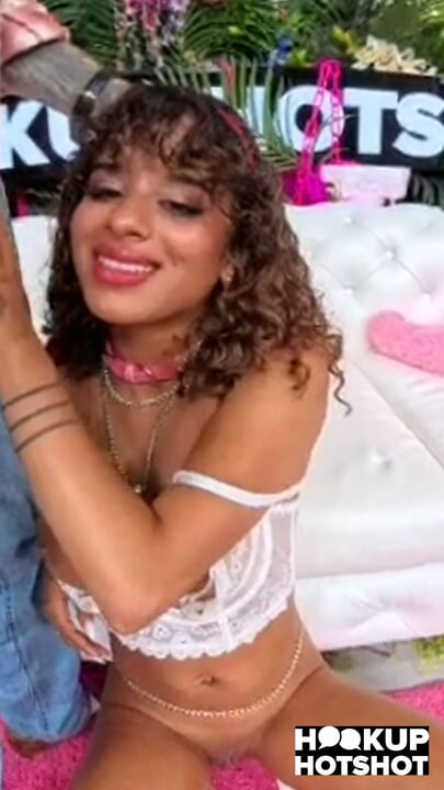 브라이언 고즐링에게 따먹히는 걸 좋아하는 발정난 이사벨라 줄스!