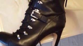 Ondergespoten ex -vrouw laarzen