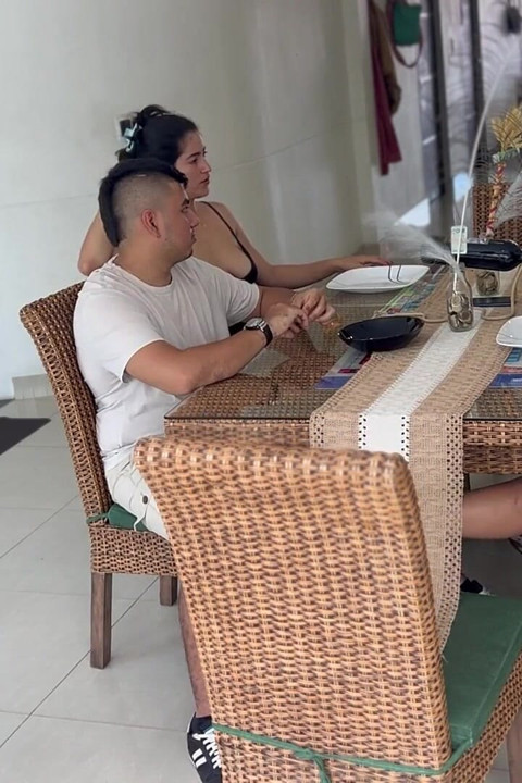 Reuniunea prietenilor se încheie în