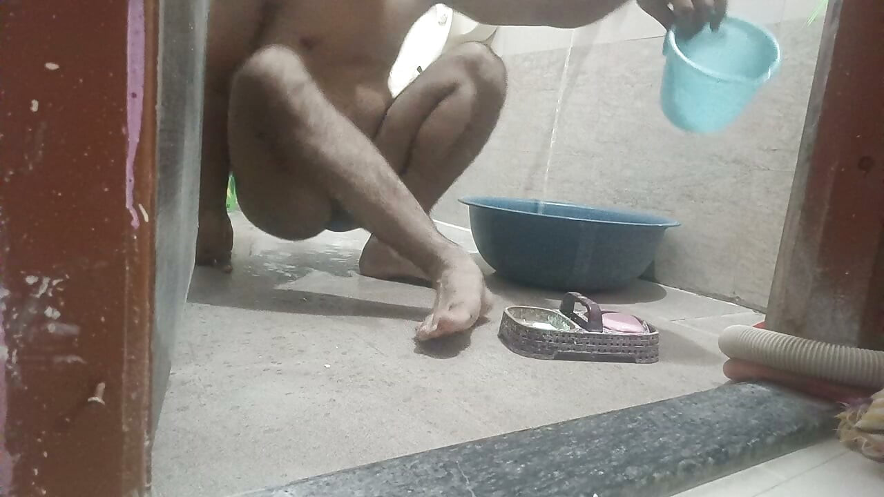 我总是裸体洗澡