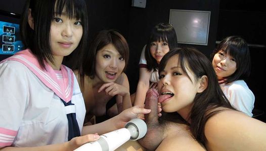 Yuri sakura y sus amigas se follan a un tipo con suerte