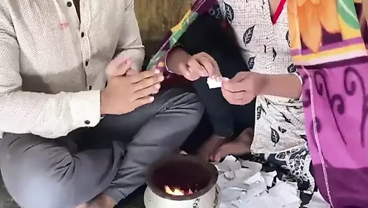 Hintli üvey kız kardeş üvey erkek kardeşiyle sikişiyor