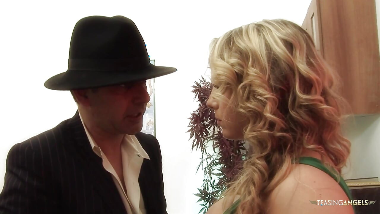 의사와 간호사와 쓰리섬을 즐기는 거유 마누라