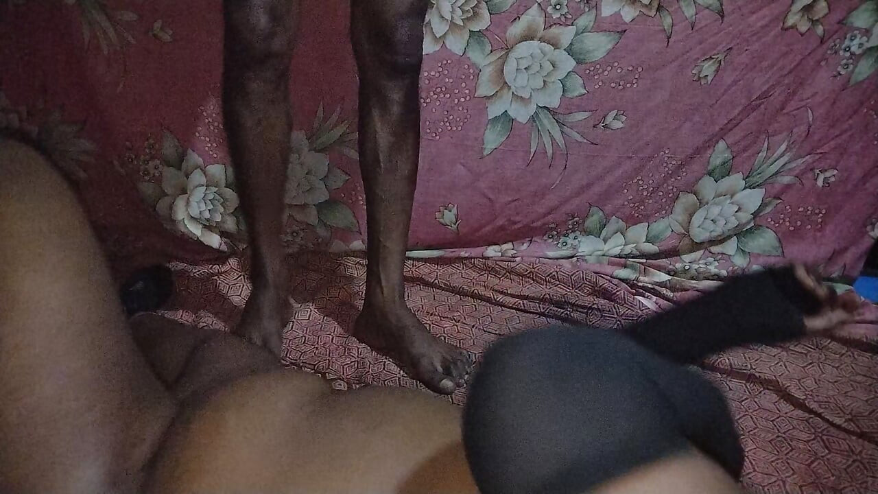 Bangladeşli ateşli evli kadın ve koca romantizmi