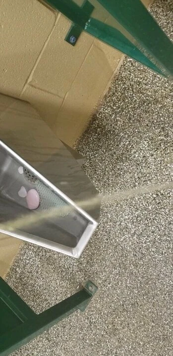 guy pisses everywhere in public bathroom 5