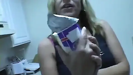 Schmutzige vollbusige huren posieren zu deinem vergnügen