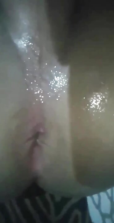 Femboy care se bucură de anal pentru prima oară