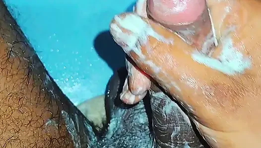 Seksi desi oğlan tek başına mastürbasyon yapıyor