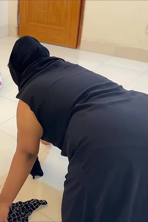 Arabian Big Ass Saudi Hotel Maid Clean My Room When I Was Masturbat on Bed!