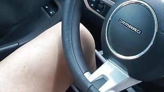 Mahanikus maszturbálás az ügyfélben közúti tesztelés közben