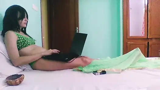 Wanita super semok yang glamor dientot habis-habisan sama besar pria kulit hitam