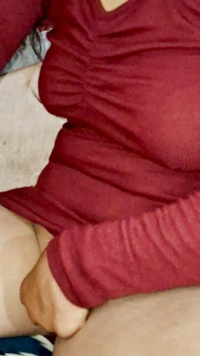 Bog boobs show in red saree Hot indian stepsister Sunni bhabhi
