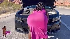 Толстая черная женщина трахается перед автомобилем с незнакомцем с большим пенисом