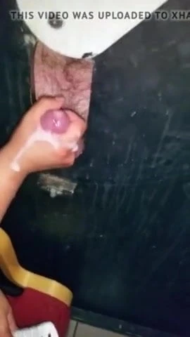 Amateur Gloryhole cumshot on camera