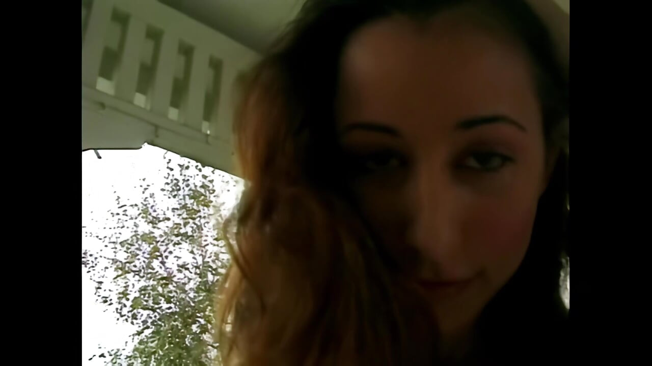 Zgodna mlada devojka jebena jako pod tušem