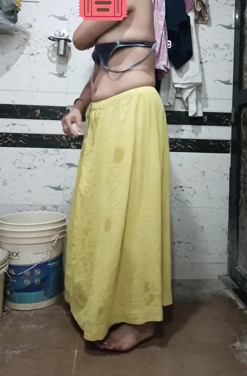 Priya Bhabi热身表演