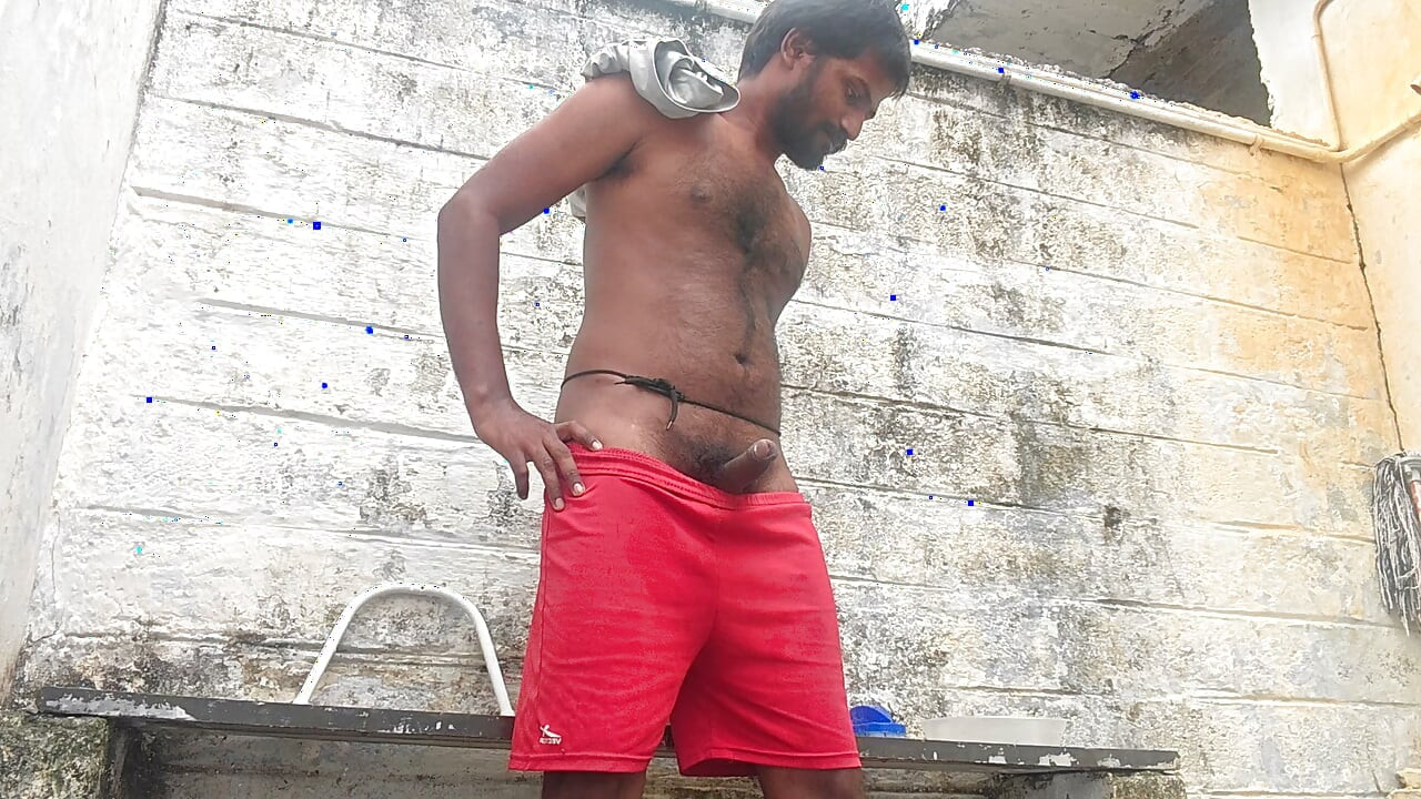 XHARD - YOUNG BIG DADDY OUTDOOR BATHROOM