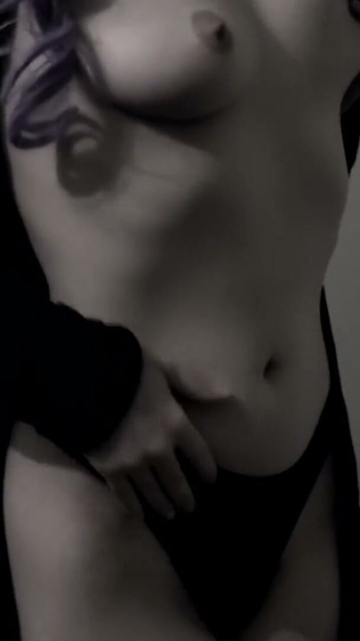 Putita de secta sexy necesita una corrida de sacrificio | Clip 1
