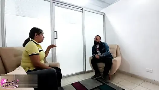 I manage to get into a sexual relationship with a secretary to help me with the administrative problems I have - Porno en Español