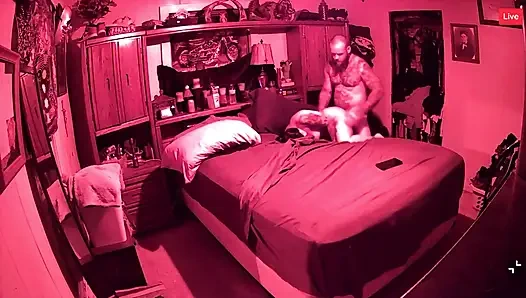 Musste ruhig sein, seine stiefmutter war im anderen zimmer