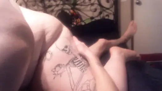 Мясистая мама сосет и скачет на хуе