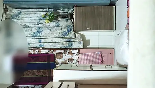 Я позвал свою деси-девушку к себе домой и раздул её киску.