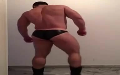 Tudjuk csak értékelni azt a seggét!!