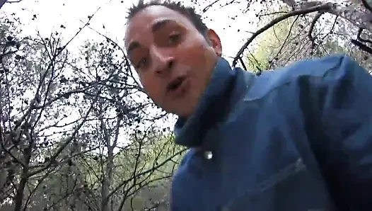 Arabada açık havada sikiş, sert ve kalpli