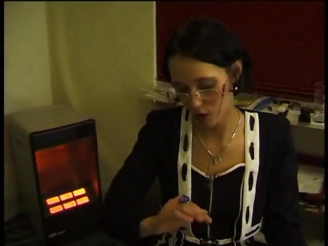 Spex brunette sucking cock and getting doggystyled in pov