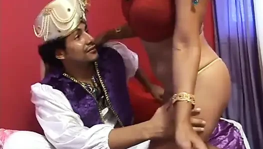 Pangeran kaya ini ingin merayu cewek seksi ini