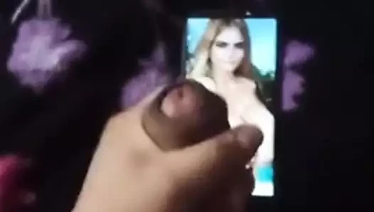Cara delevingne 1. sırada