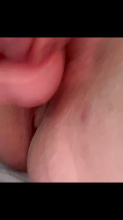 Гледай ме как се къпя, пипам си путката, дилдо и пръскам