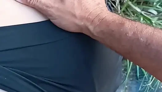 Anal di sungai saat mendaki