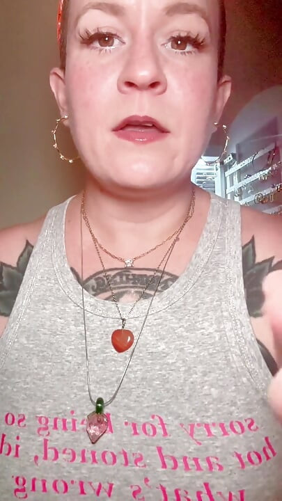 第一人称视角：女友为约会之夜化妆