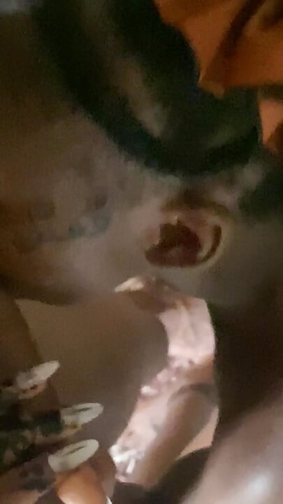 DSL 粉色嘴唇黑色 18 你的老青少年给咸湿的头硬大黑鸡巴 Facefuck 黑人特写