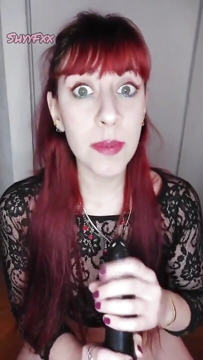 Shyyfxx Ydmyger Og Dominerer En Underdanig Klient JOI