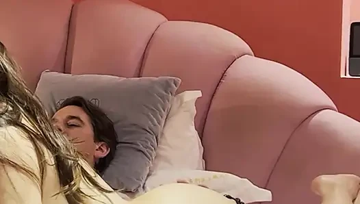 Lulu wild - eine heiße asiatische spinnerin wird roh gefickt und im cheap love hotel vollgespritzt