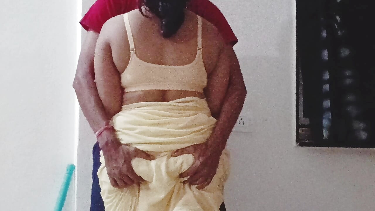Riya Bhabhi was sweeping her master's house, the owner made sexual relations by talking sexy.
