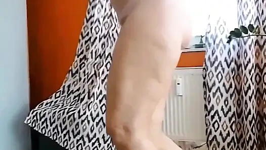 Olgun Sarışın Eşim Dans Eder Ve Oral Seksiden Hoşlanır