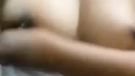 Wow istri tetangga sebelah mengirim video pamer susunya  gede montok,