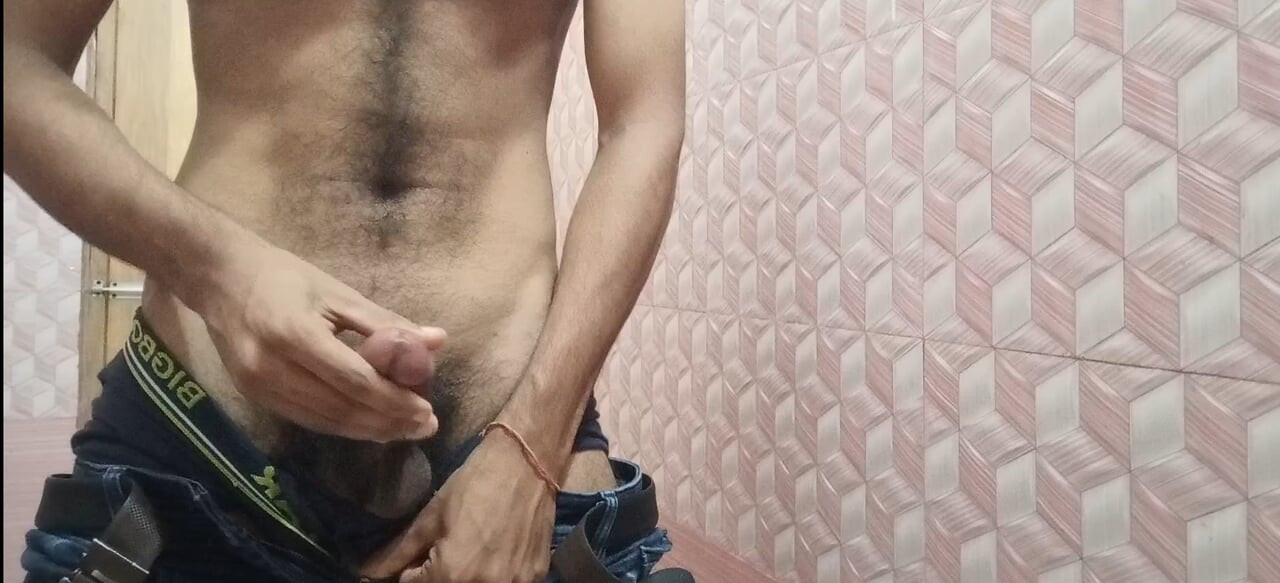 Sex  in bathroom to shower then showing to aunty ass to impress